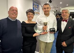 Ultra maraton yüzücüsü Tuna Tunca, İngiltere’den ödül aldı